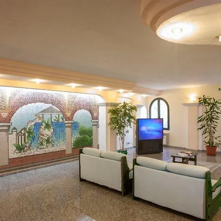 Marina Palace Lägenhetshotell 4*
