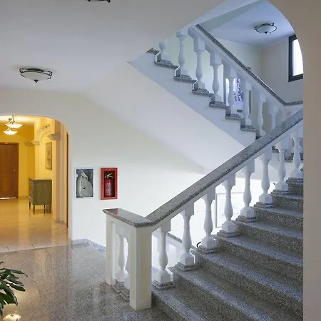 Marina Palace 4* אורוסיי