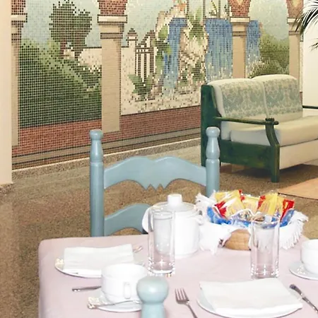 מלון דירות Marina Palace 4*