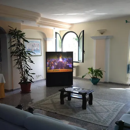 Marina Palace אורוסיי