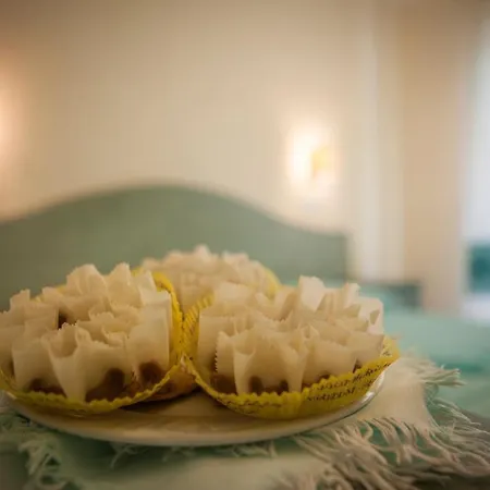 Marina Palace מלון דירות אורוסיי