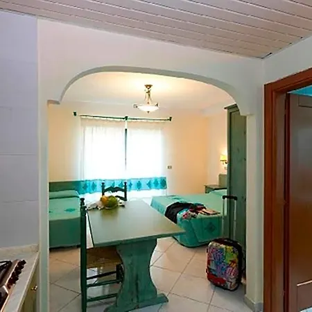 Marina Palace מלון דירות אורוסיי