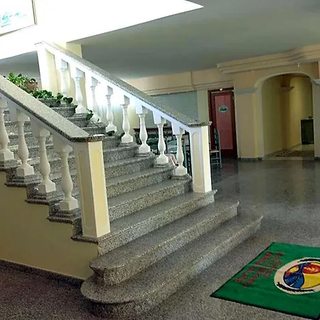 Marina Palace 4* אורוסיי