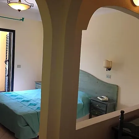 Marina Palace אורוסיי
