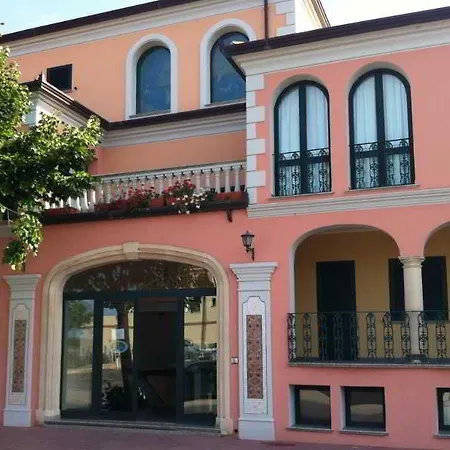 Lägenhetshotell Marina Palace 4*